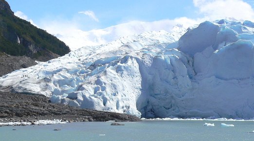 Perito Moreno Can you spot the 4 people hiking on the Glaciar ? It gives you a better of the glaciar's size. Look at the left side on the glaciar - January 24, 2010