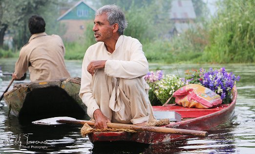 Srinagar vegetable market The floating vegetable market is something very unique thing in Dal Lake which you should not miss - June 08, 2019
