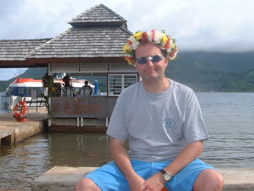 Arrival at Huahine Dressing up a little bit, the Polynesian way - French Polynesia - April 2004