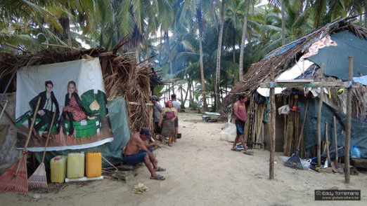San Blas Islands The Gunas still live as their ancestors did, dwelling in small wooden shacks covered with palm leaves, with logs smouldering in the fireplaces and hammocks...