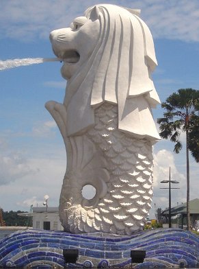 Merlion-2 The small Merlion park is on the promontory where the Singapore River flows into the harbour - Singapore - August 23, 2007