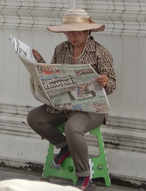 Bangkok Reading Thai politics - Bangkok - December 2013