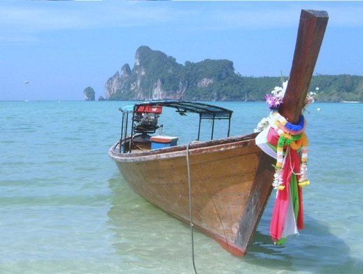 Koh Phi Phi Typical longtail boat - Koh Phi Phi - December 2000