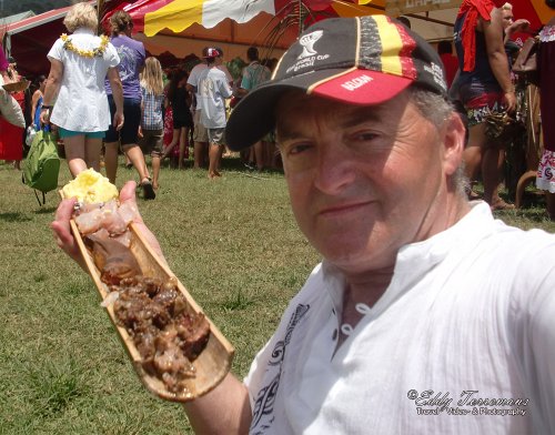 Art festival-1 Enjoying Marquesian lunch - Hiva Oa - Marquesas - december 2015