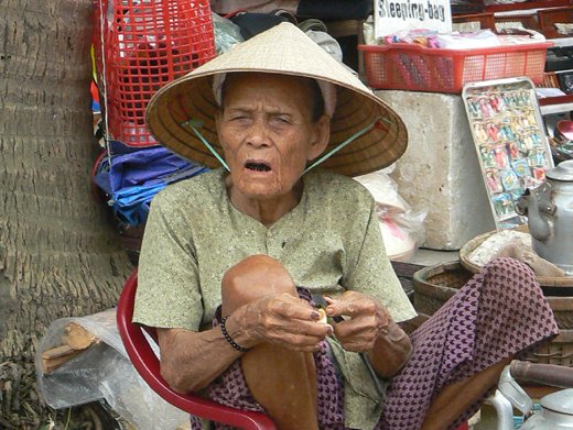 Hoi An market Saleswoman - Hoi An - December 2012