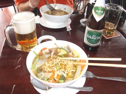 Lunch in Saigon Lunch at the Zoom cafe - Saigon - December 2012