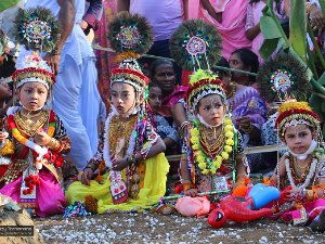 Bangladesh - 2023 People come to do their laundry at the river in Lalakhal.